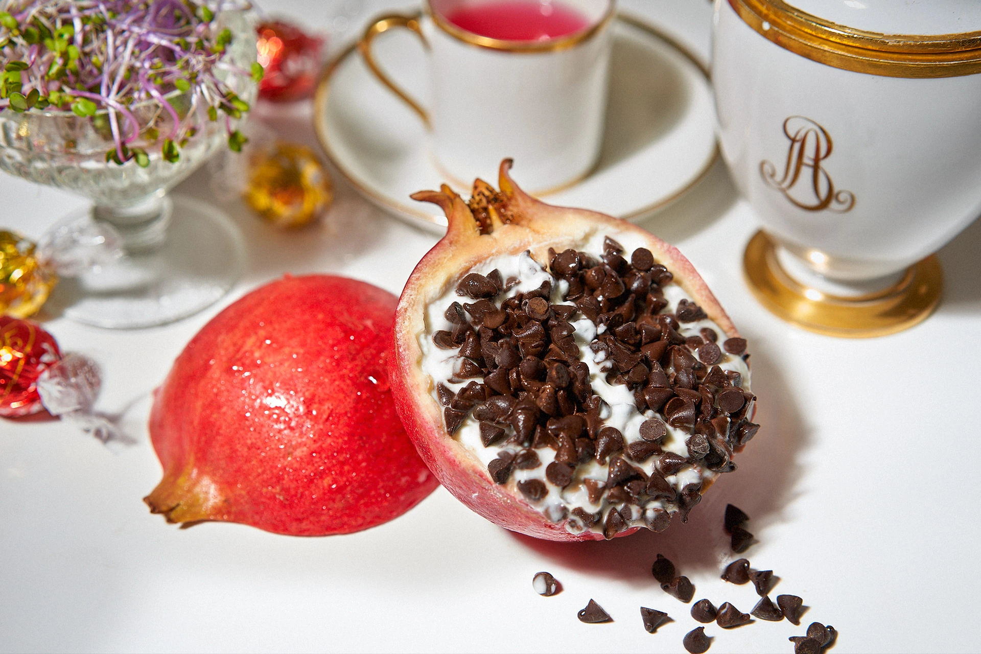 Grenade garnie de crème et pépites de chocolat
